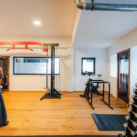 Arvia Living - In Altmuenster, Zentrale Lage, 7 Min Gehweg Zum Traunsee, Balkon, Kueche, Gratis Parkplatz & Wlan * Altmünster
