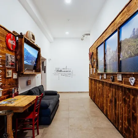 Arvia Living - In Altmuenster, Zentrale Lage, 7 Min Gehweg Zum Traunsee, Kueche, Gratis Parkplatz & Wlan Апартаменты *