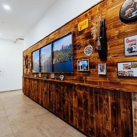 Arvia Living - In Altmuenster, Zentrale Lage, 7 Min Gehweg Zum Traunsee, Kueche, Gratis Parkplatz & Wlan Апартаменты *