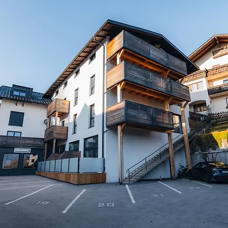 Апартаменты Arvia Living - In Altmuenster, Zentrale Lage, 7 Min Gehweg Zum Traunsee, Kueche, Gratis Parkplatz & Wlan