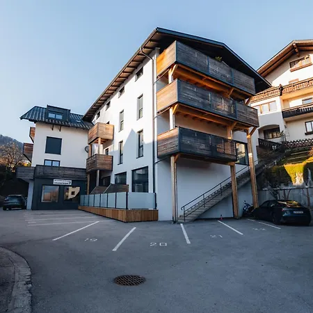 Arvia Living - In Altmuenster, Zentrale Lage, 7 Min Gehweg Zum Traunsee, Kueche, Gratis Parkplatz & Wlan Апартаменты