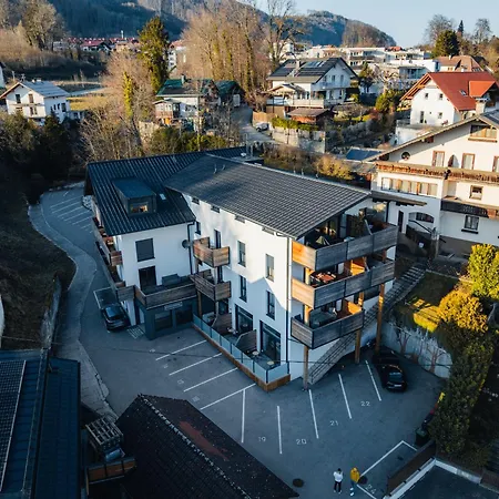 Daire Arvia Living - In Altmuenster, Zentrale Lage, 7 Min Gehweg Zum Traunsee, Balkon, Kueche, Gratis Parkplatz & Wlan