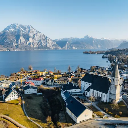 Arvia Living - In Altmuenster, Zentrale Lage, 7 Min Gehweg Zum Traunsee, Kueche, Gratis Parkplatz & Wlan Апартаменты *