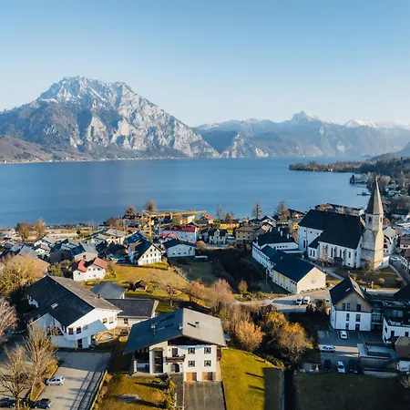 Arvia Living - In Altmuenster, Zentrale Lage, 7 Min Gehweg Zum Traunsee, Kueche, Gratis Parkplatz & Wlan Altmünster