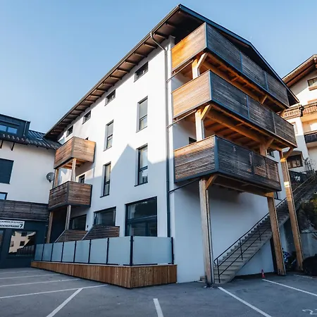 Arvia Living - In Altmuenster, Zentrale Lage, 7 Min Gehweg Zum Traunsee, Kueche, Gratis Parkplatz & Wlan * Альтмюнстер