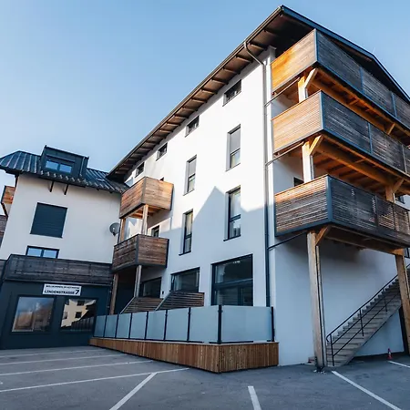 Апартаменты Arvia Living - In Altmuenster, Zentrale Lage, 7 Min Gehweg Zum Traunsee, Kueche, Gratis Parkplatz & Wlan Альтмюнстер