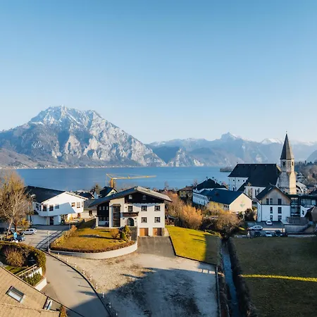 Arvia Living - In Altmuenster, Zentrale Lage, 7 Min Gehweg Zum Traunsee, Kueche, Gratis Parkplatz & Wlan Альтмюнстер