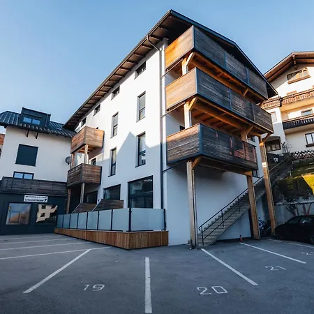 Arvia Living - In Altmuenster, Zentrale Lage, 7 Min Gehweg Zum Traunsee, Kueche, Gratis Parkplatz & Wlan Διαμέρισμα *