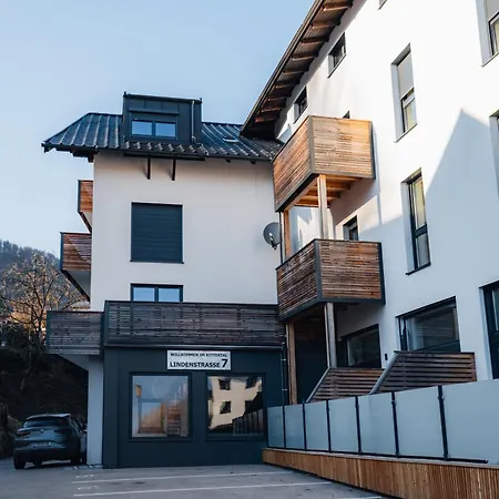 Daire Arvia Living - In Altmuenster, Zentrale Lage, 7 Min Gehweg Zum Traunsee, Balkon, Kueche, Gratis Parkplatz & Wlan *