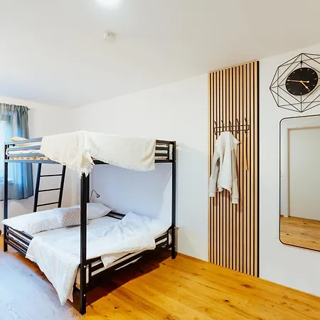 Arvia Living - In Altmuenster, Zentrale Lage, 7 Min Gehweg Zum Traunsee, Balkon, Kueche, Gratis Parkplatz & Wlan Altmünster