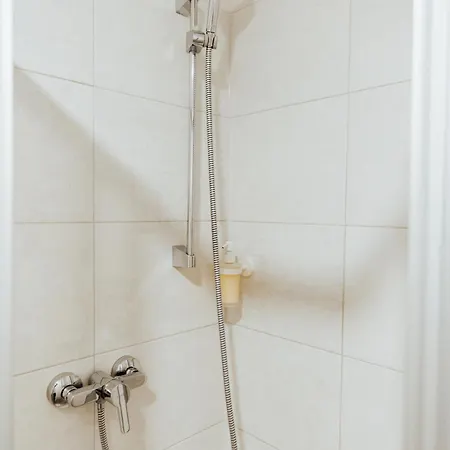 Arvia Living - In Altmuenster, Zentrale Lage, 7 Min Gehweg Zum Traunsee, Kueche, Gratis Parkplatz & Wlan Апартаменты