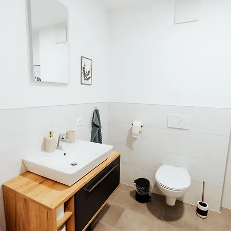 Διαμέρισμα Arvia Living - In Altmuenster, Zentrale Lage, 7 Min Gehweg Zum Traunsee, Kueche, Gratis Parkplatz & Wlan *