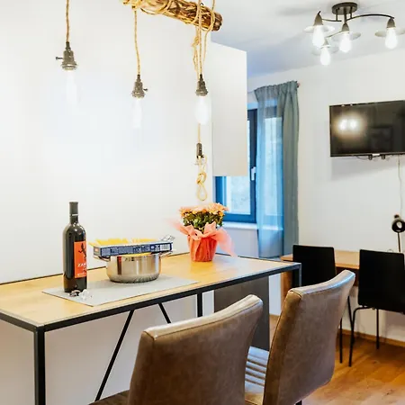 Arvia Living - In Altmuenster, Zentrale Lage, 7 Min Gehweg Zum Traunsee, Kueche, Gratis Parkplatz & Wlan