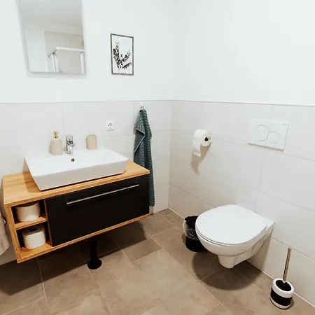 Arvia Living - In Altmuenster, Zentrale Lage, 7 Min Gehweg Zum Traunsee, Kueche, Gratis Parkplatz & Wlan Апартаменты *