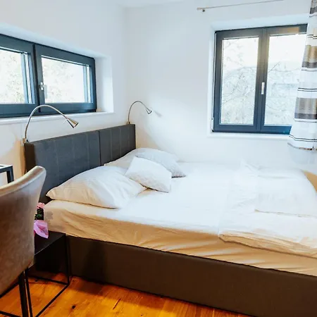 Arvia Living - In Altmuenster, Zentrale Lage, 7 Min Gehweg Zum Traunsee, Kueche, Gratis Parkplatz & Wlan Альтмюнстер