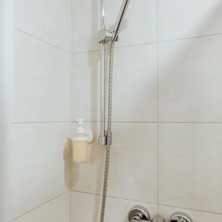 Arvia Living - In Altmuenster, Zentrale Lage, 7 Min Gehweg Zum Traunsee, Kueche, Gratis Parkplatz & Wlan Апартаменты *