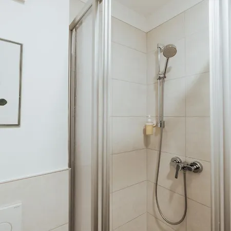 Διαμέρισμα Arvia Living - In Altmuenster, Zentrale Lage, 7 Min Gehweg Zum Traunsee, Kueche, Gratis Parkplatz & Wlan Altmünster