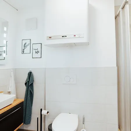 Διαμέρισμα Arvia Living - In Altmuenster, Zentrale Lage, 7 Min Gehweg Zum Traunsee, Kueche, Gratis Parkplatz & Wlan Altmünster