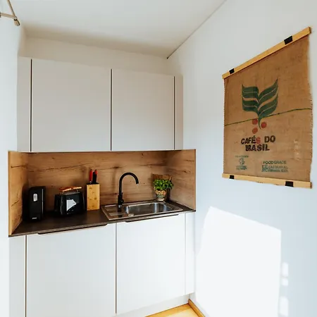 Arvia Living - In Altmuenster, Zentrale Lage, 7 Min Gehweg Zum Traunsee, Balkon, Kueche, Gratis Parkplatz & Wlan Daire