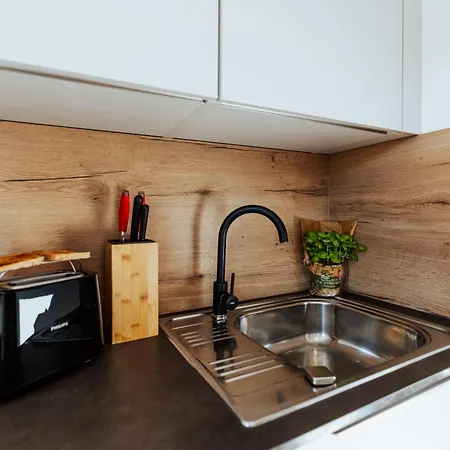 Daire Arvia Living - In Altmuenster, Zentrale Lage, 7 Min Gehweg Zum Traunsee, Balkon, Kueche, Gratis Parkplatz & Wlan