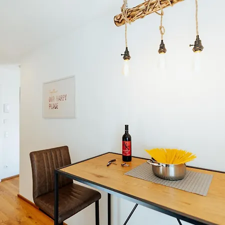 Arvia Living - In Altmuenster, Zentrale Lage, 7 Min Gehweg Zum Traunsee, Balkon, Kueche, Gratis Parkplatz & Wlan Daire *