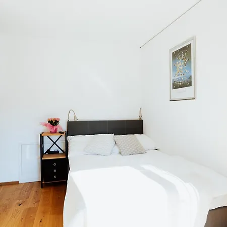 Arvia Living - In Altmuenster, Zentrale Lage, 7 Min Gehweg Zum Traunsee, Kueche, Gratis Parkplatz & Wlan Апартаменты *