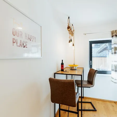 Daire Arvia Living - In Altmuenster, Zentrale Lage, 7 Min Gehweg Zum Traunsee, Balkon, Kueche, Gratis Parkplatz & Wlan