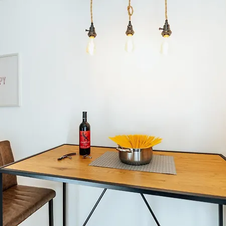 Daire Arvia Living - In Altmuenster, Zentrale Lage, 7 Min Gehweg Zum Traunsee, Balkon, Kueche, Gratis Parkplatz & Wlan *