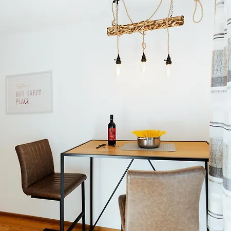 Daire Arvia Living - In Altmuenster, Zentrale Lage, 7 Min Gehweg Zum Traunsee, Balkon, Kueche, Gratis Parkplatz & Wlan Altmünster