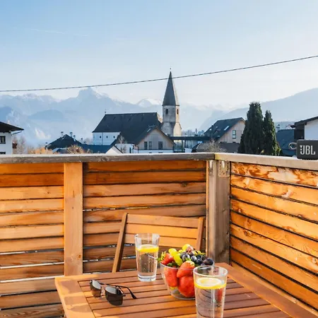 Arvia Living - In Altmuenster, Zentrale Lage, 7 Min Gehweg Zum Traunsee, Balkon, Kueche, Gratis Parkplatz & Wlan * Altmünster