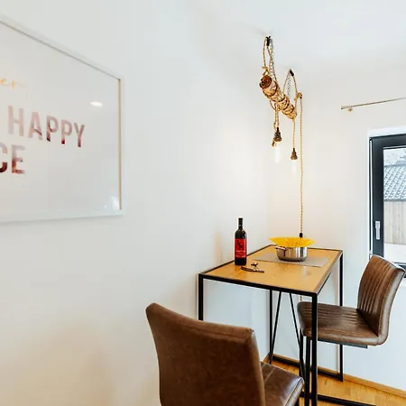 Arvia Living - In Altmuenster, Zentrale Lage, 7 Min Gehweg Zum Traunsee, Kueche, Gratis Parkplatz & Wlan