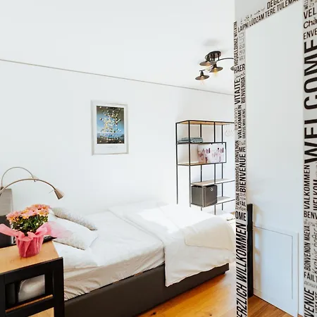 Arvia Living - In Altmuenster, Zentrale Lage, 7 Min Gehweg Zum Traunsee, Balkon, Kueche, Gratis Parkplatz & Wlan Daire Altmünster