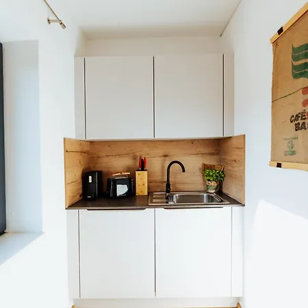 Апартаменты Arvia Living - In Altmuenster, Zentrale Lage, 7 Min Gehweg Zum Traunsee, Kueche, Gratis Parkplatz & Wlan Альтмюнстер