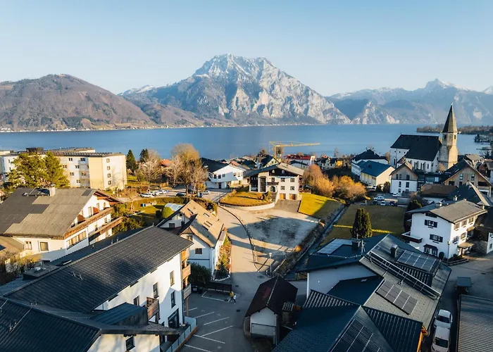 Arvia Living - In Altmuenster, Zentrale Lage, 7 Min Gehweg Zum Traunsee, Kueche, Gratis Parkplatz & Wlan