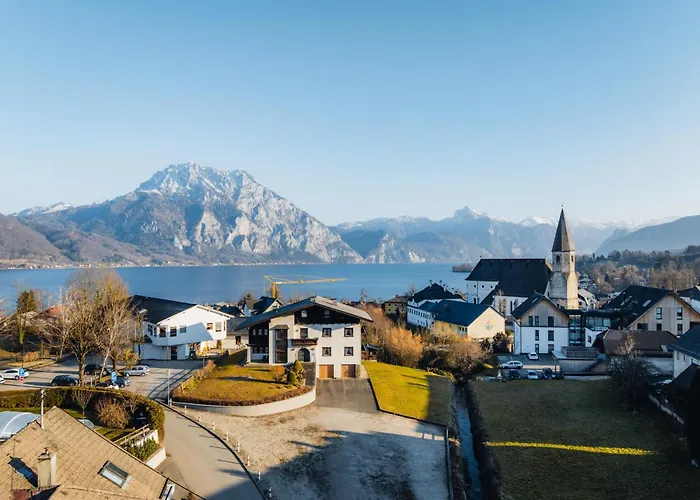 Arvia Living - In Altmuenster, Zentrale Lage, 7 Min Gehweg Zum Traunsee, Kueche, Gratis Parkplatz & Wlan Altmünster