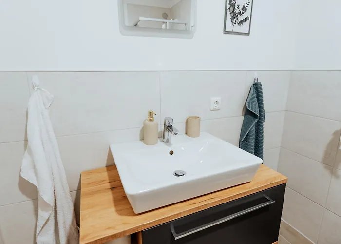 Apartmán Arvia Living - In Altmuenster, Zentrale Lage, 7 Min Gehweg Zum Traunsee, Kueche, Gratis Parkplatz & Wlan Altmünster