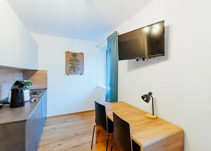 Arvia Living - In Altmuenster, Zentrale Lage, 7 Min Gehweg Zum Traunsee, Kueche, Gratis Parkplatz & Wlan Altmünster