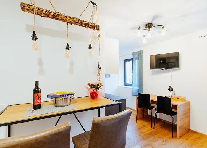 Arvia Living - In Altmuenster, Zentrale Lage, 7 Min Gehweg Zum Traunsee, Kueche, Gratis Parkplatz & Wlan Διαμέρισμα *