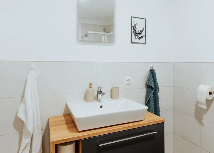 Arvia Living - In Altmuenster, Zentrale Lage, 7 Min Gehweg Zum Traunsee, Kueche, Gratis Parkplatz & Wlan *