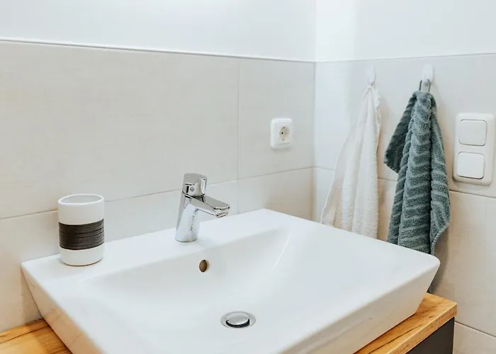 Arvia Living - In Altmuenster, Zentrale Lage, 7 Min Gehweg Zum Traunsee, Kueche, Gratis Parkplatz & Wlan Apartmán Altmünster