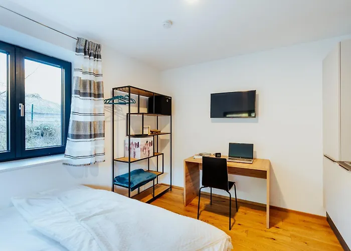 Arvia Living - In Altmuenster, Zentrale Lage, 7 Min Gehweg Zum Traunsee, Kueche, Gratis Parkplatz & Wlan