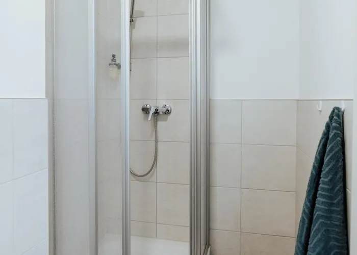 Arvia Living - In Altmuenster, Zentrale Lage, 7 Min Gehweg Zum Traunsee, Kueche, Gratis Parkplatz & Wlan Altmünster