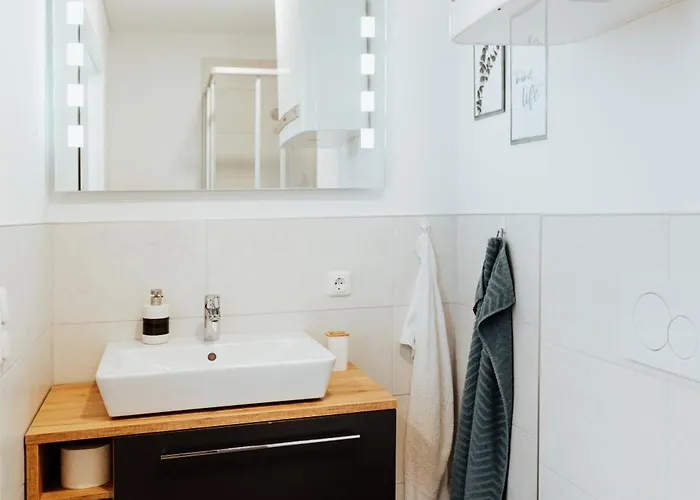 Διαμέρισμα Arvia Living - In Altmuenster, Zentrale Lage, 7 Min Gehweg Zum Traunsee, Kueche, Gratis Parkplatz & Wlan *