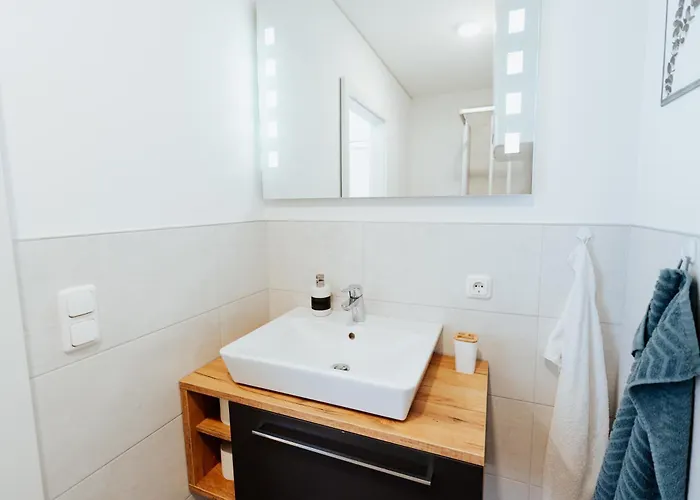 Arvia Living - In Altmuenster, Zentrale Lage, 7 Min Gehweg Zum Traunsee, Kueche, Gratis Parkplatz & Wlan * Altmünster