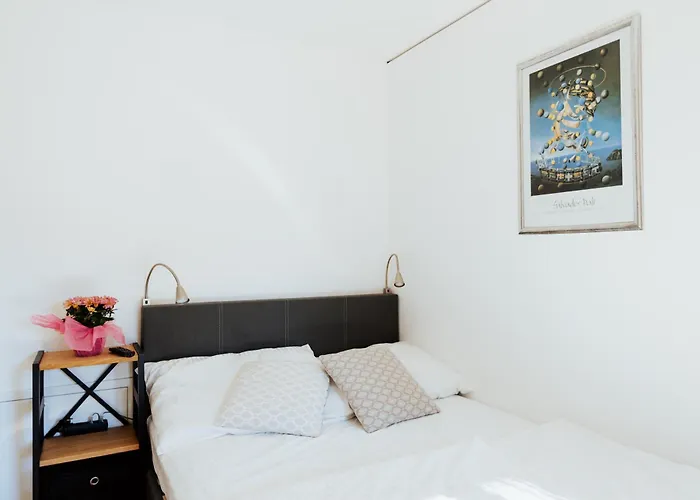 Arvia Living - In Altmuenster, Zentrale Lage, 7 Min Gehweg Zum Traunsee, Kueche, Gratis Parkplatz & Wlan Apartmán Altmünster