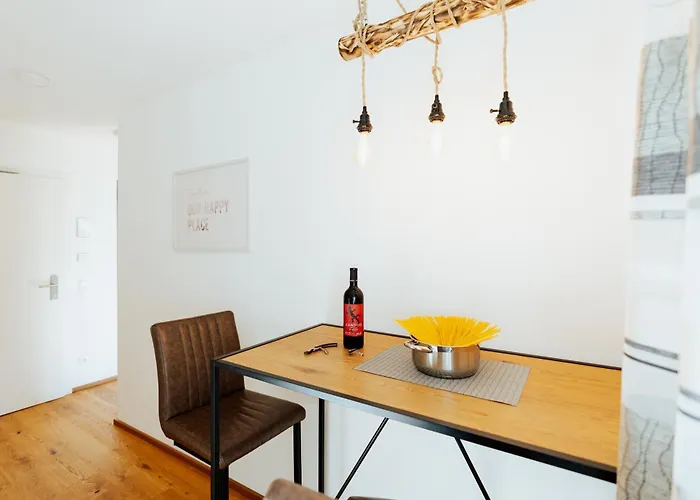 Arvia Living - In Altmuenster, Zentrale Lage, 7 Min Gehweg Zum Traunsee, Kueche, Gratis Parkplatz & Wlan