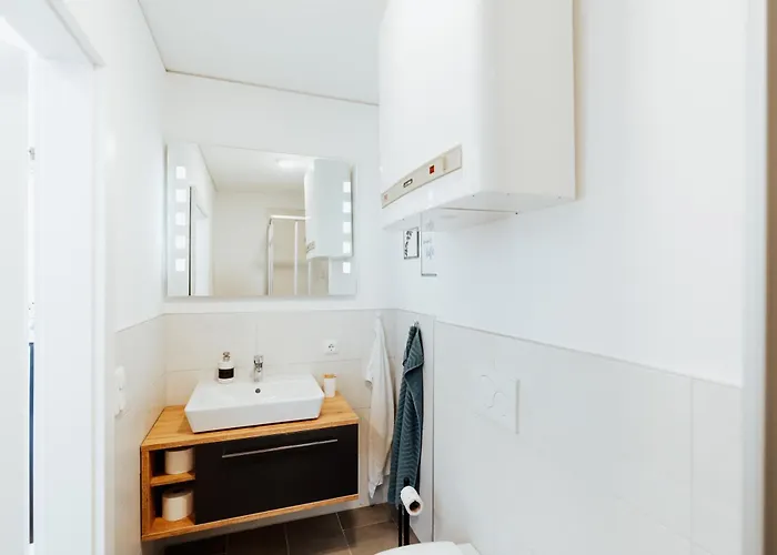 Arvia Living - In Altmuenster, Zentrale Lage, 7 Min Gehweg Zum Traunsee, Kueche, Gratis Parkplatz & Wlan Apartmán