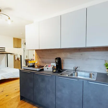 Appartement Arvia Living - In Altmuenster, Zentrale Lage, 7 Min Gehweg Zum Traunsee, Kueche, Gratis Parkplatz & Wlan *