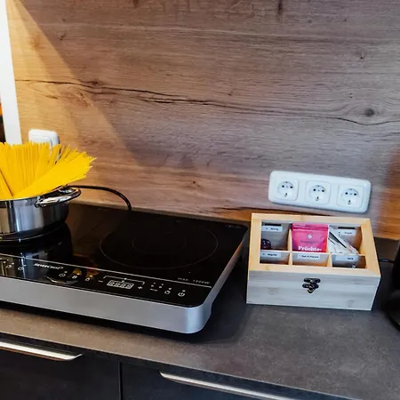 Arvia Living - In Altmuenster, Zentrale Lage, 7 Min Gehweg Zum Traunsee, Kueche, Gratis Parkplatz & Wlan Appartement