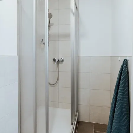 Arvia Living - In Altmuenster, Zentrale Lage, 7 Min Gehweg Zum Traunsee, Kueche, Gratis Parkplatz & Wlan Altmünster